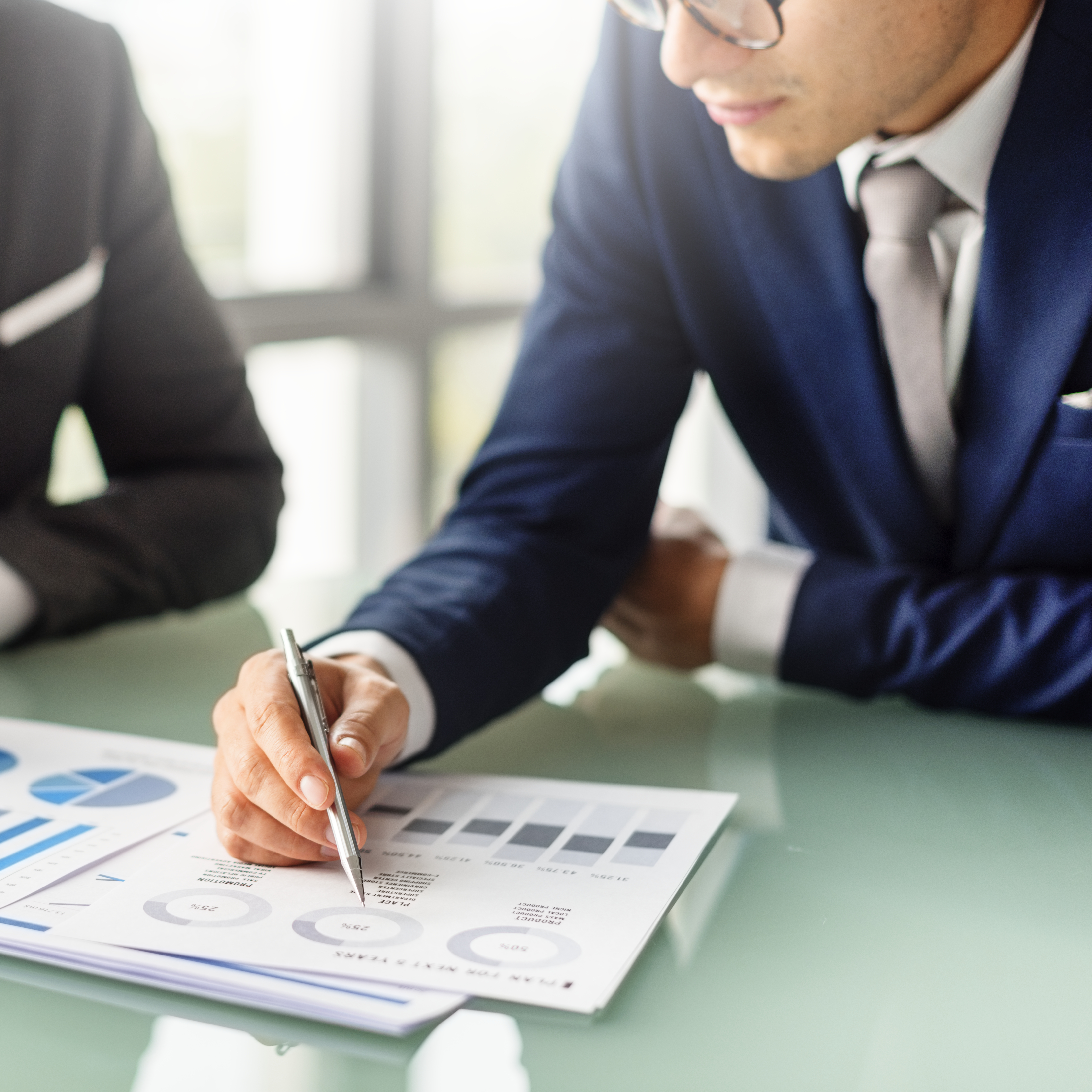 Equipo realizando auditoría financiera